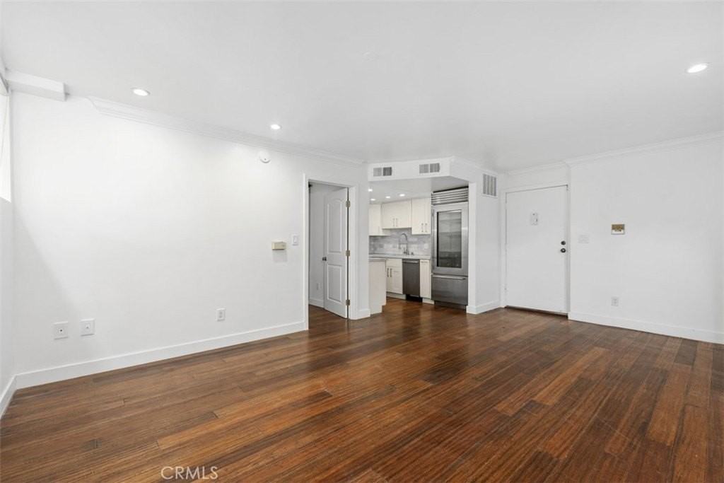 11816 Gorham Ave #110 - Photo 7 of 15