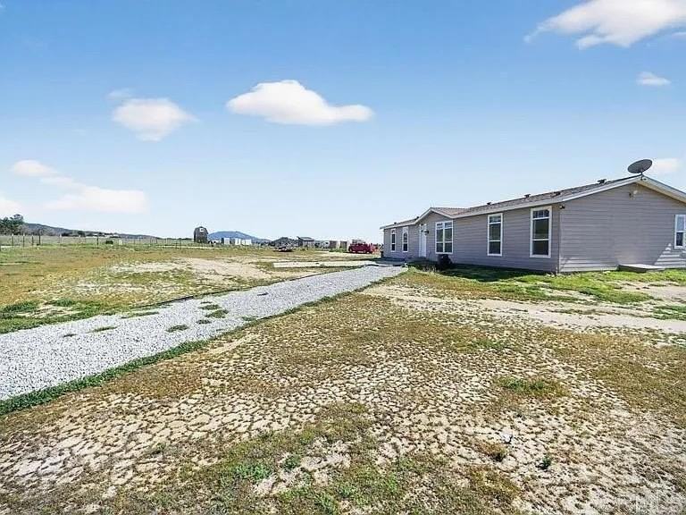 37455 Brandon Rd - Photo 2 of 22