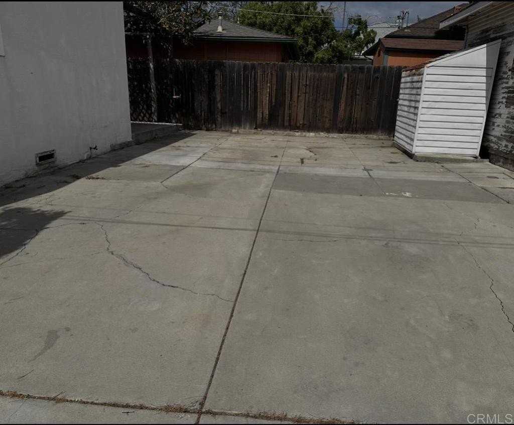 1942 32nd St - Photo 2 of 13