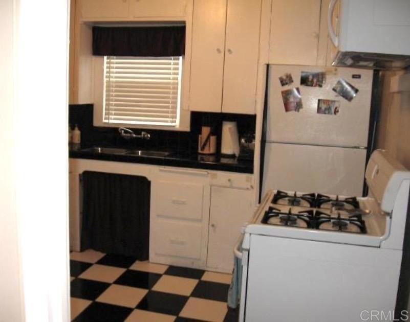 1942 32nd St - Photo 7 of 13