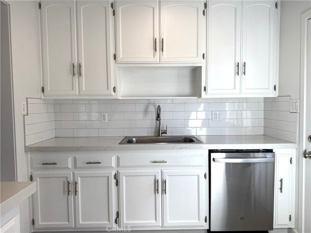 4292 Howard Ave - Photo 7 of 26