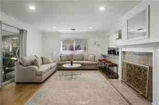 22335 Kittridge St - Photo 1 of 1