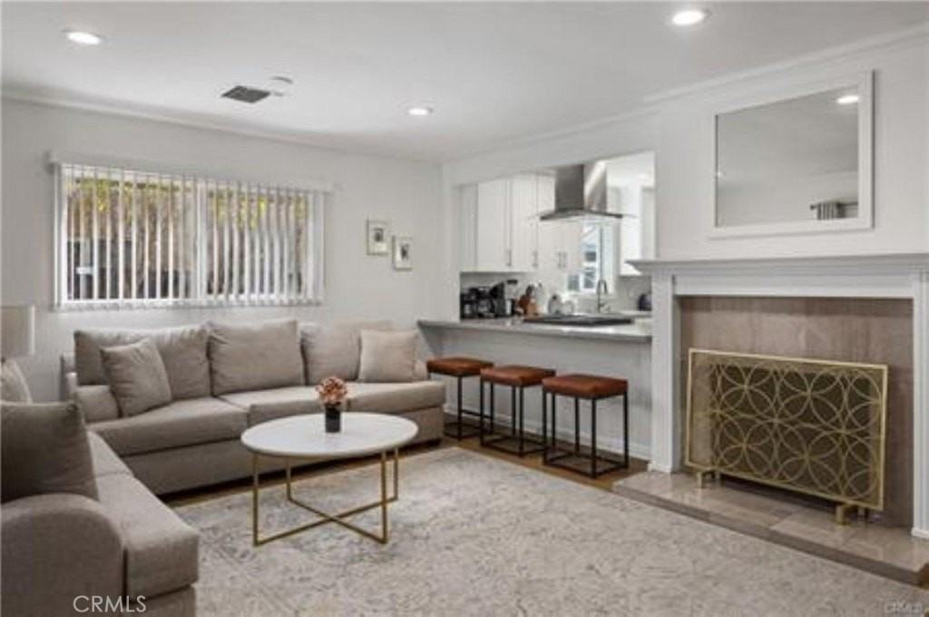 22335 Kittridge St - Photo 6 of 26