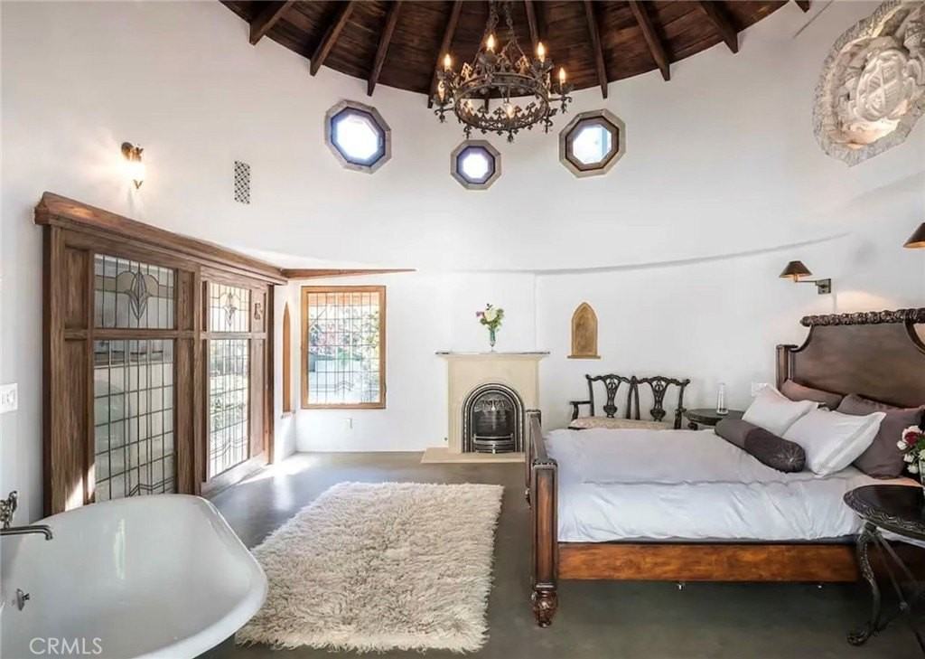 8978 Wonderland Ave - Photo 4 of 18