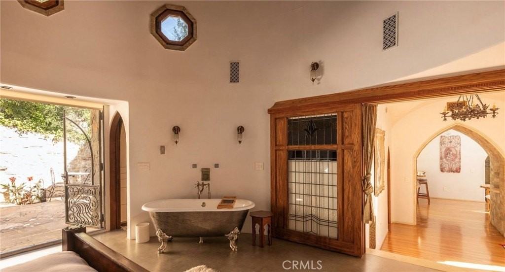 8978 Wonderland Ave - Photo 5 of 18