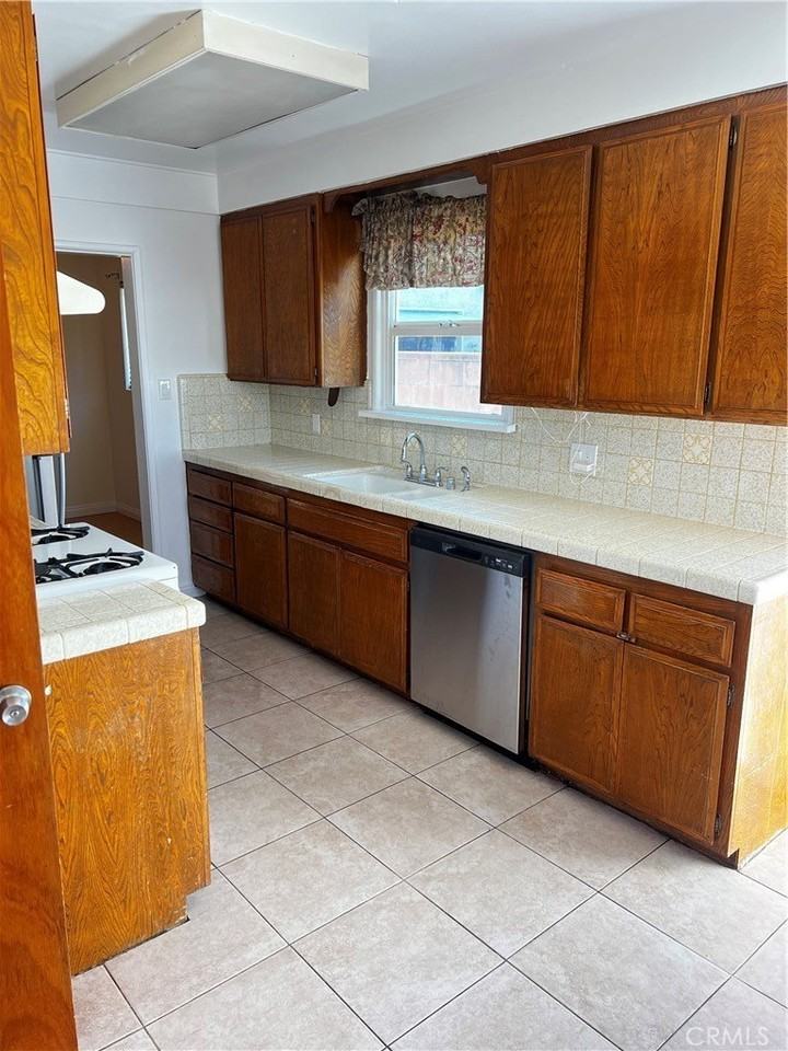 1820 Olympus Ave - Photo 5 of 8