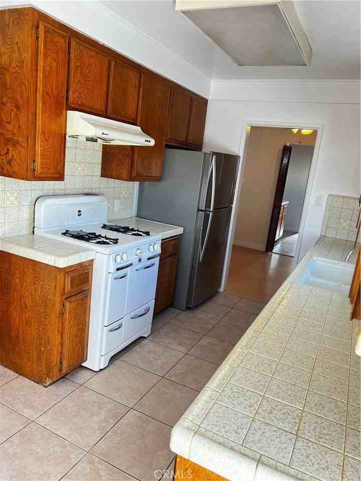 1820 Olympus Ave - Photo 6 of 8