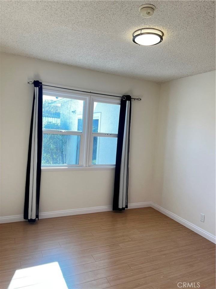 1820 Olympus Ave - Photo 7 of 8