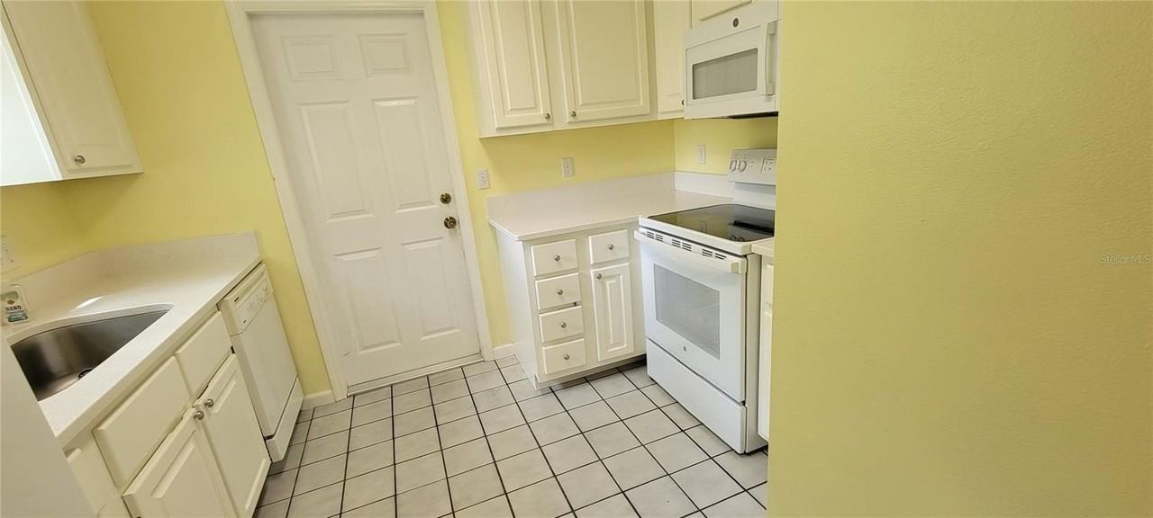 5250 Sw 97th Dr - Photo 3 of 19