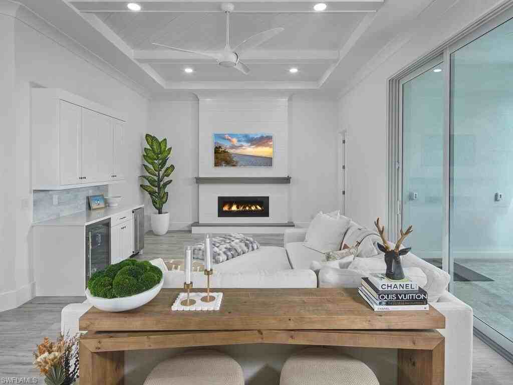 1448 10th St N - Photo 3 of 18