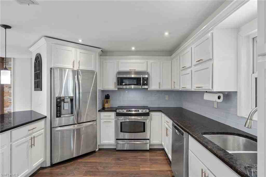 210 29th St Sw - Photo 2 of 17