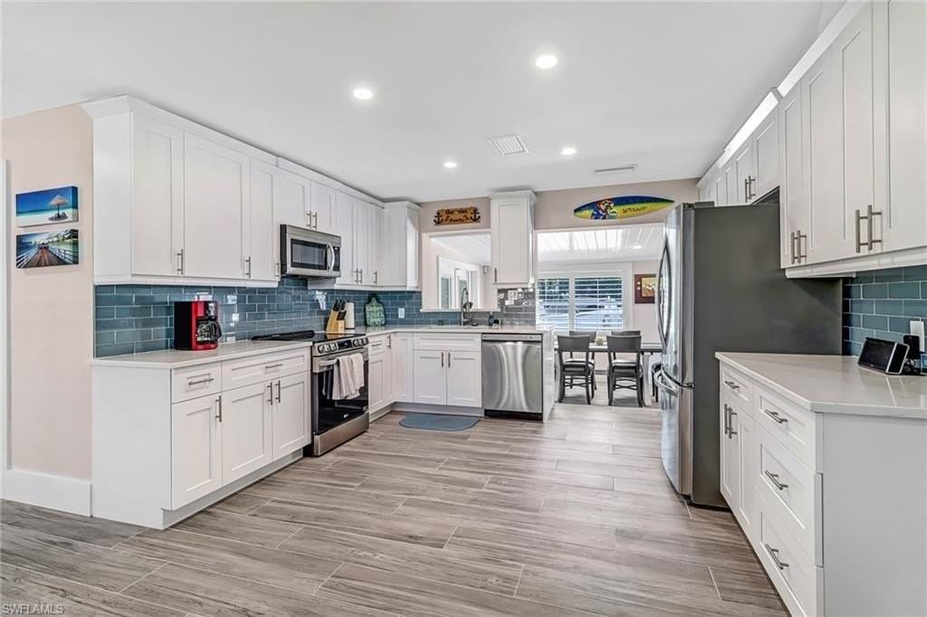 3470 Lakeview Dr - Photo 4 of 16