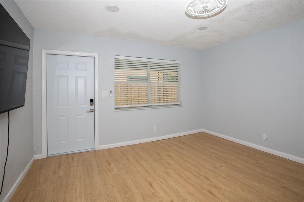 1135 Nw 6th Ave - Photo 2 of 10