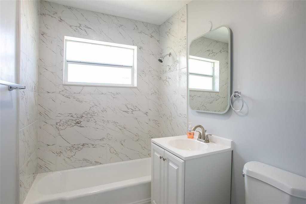 1135 Nw 6th Ave - Photo 6 of 10