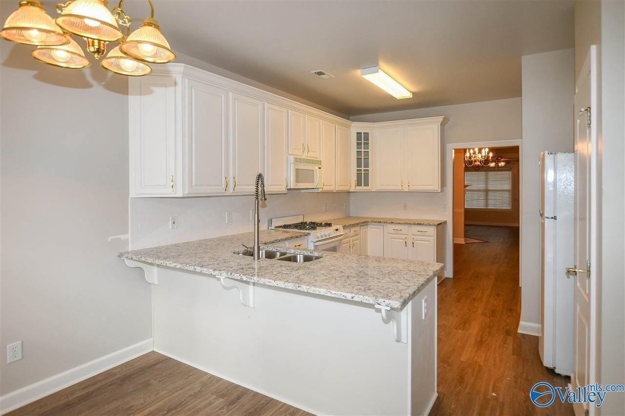 736 Hobbs Rd Se - Photo 2 of 19