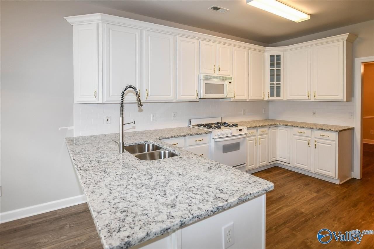 736 Hobbs Rd Se - Photo 3 of 19