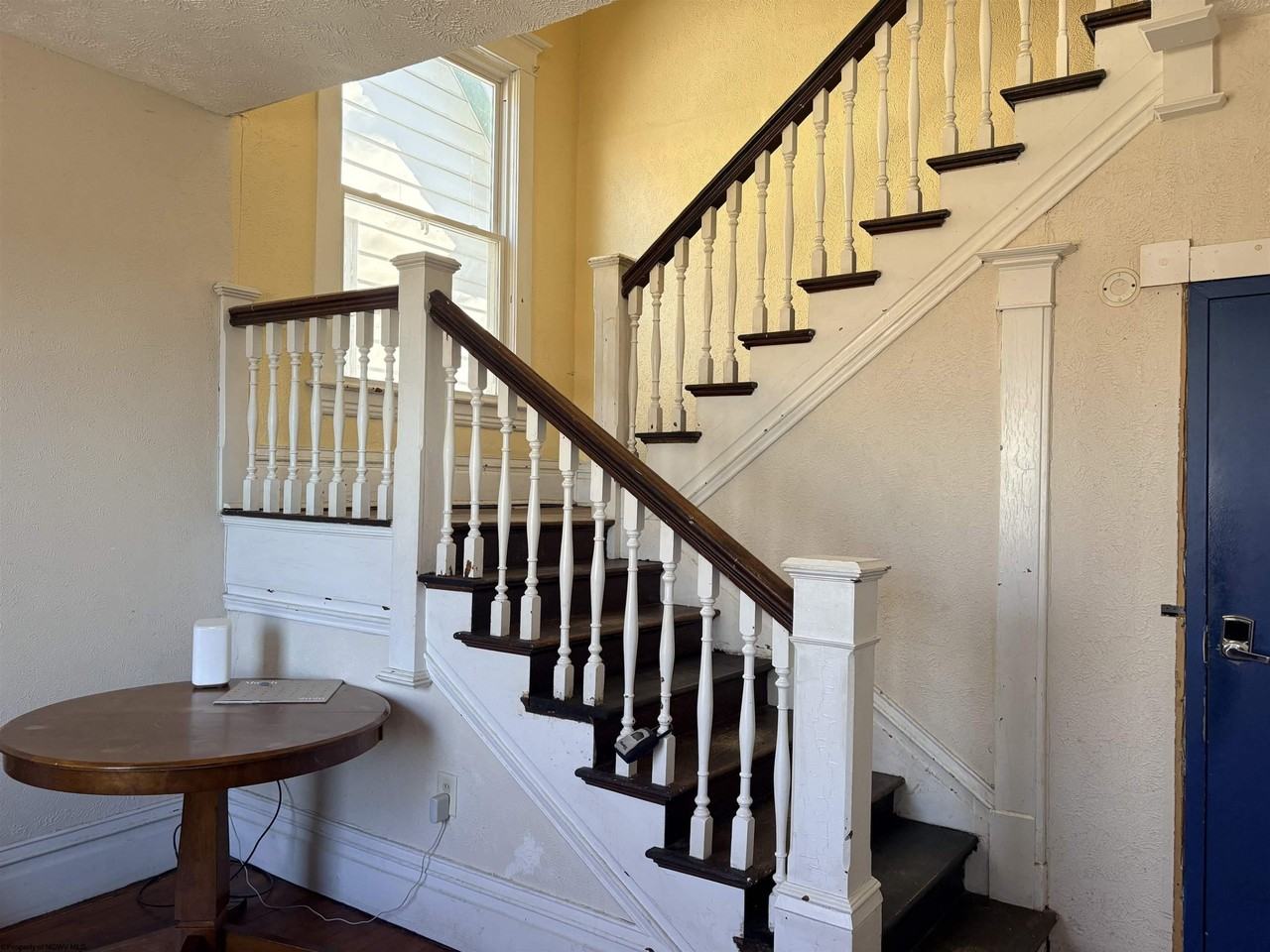 208 Logan Ave - Photo 4 of 21