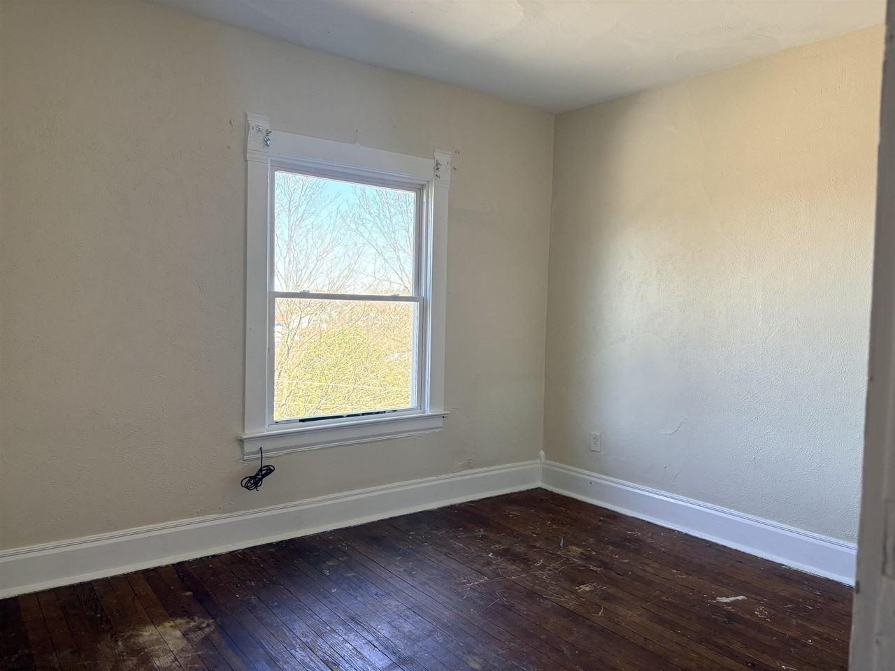 208 Logan Ave - Photo 5 of 21