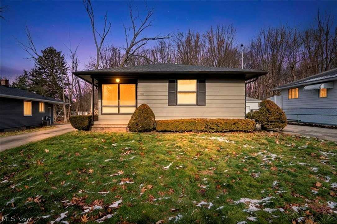 1171 Jason Ave - Photo 2 of 44