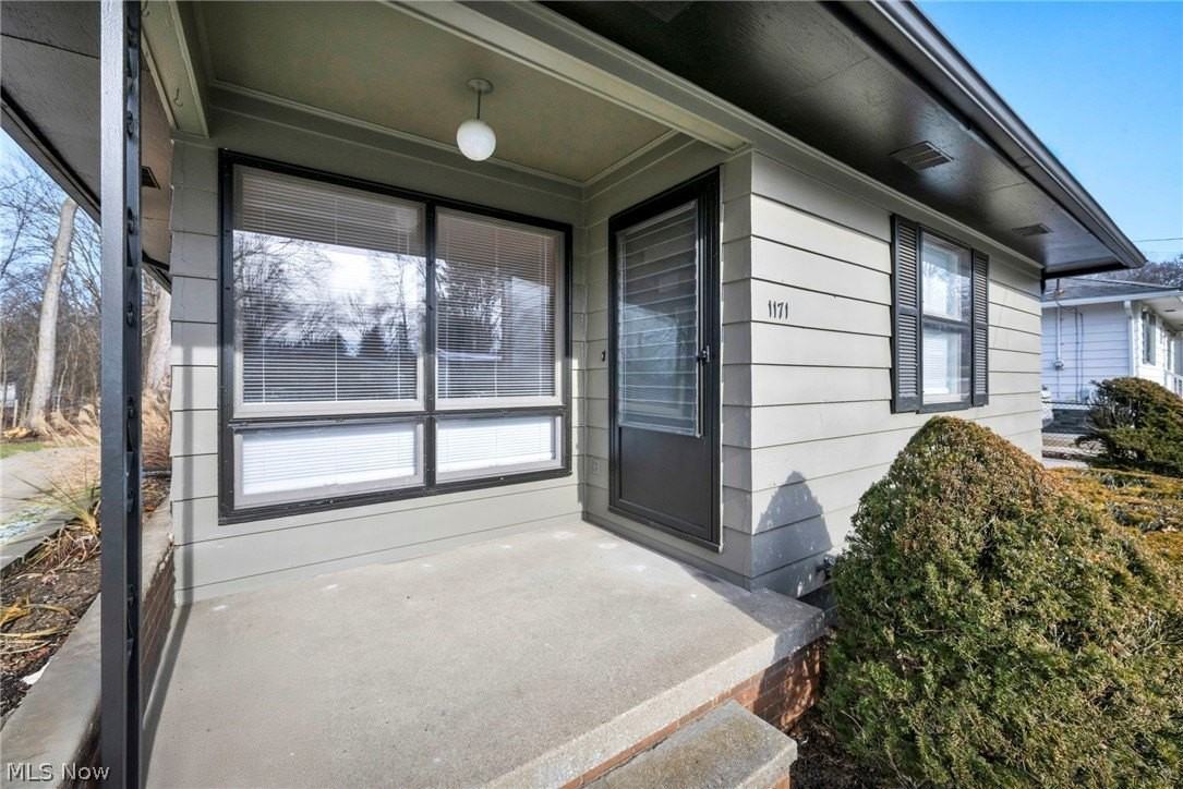 1171 Jason Ave - Photo 3 of 44