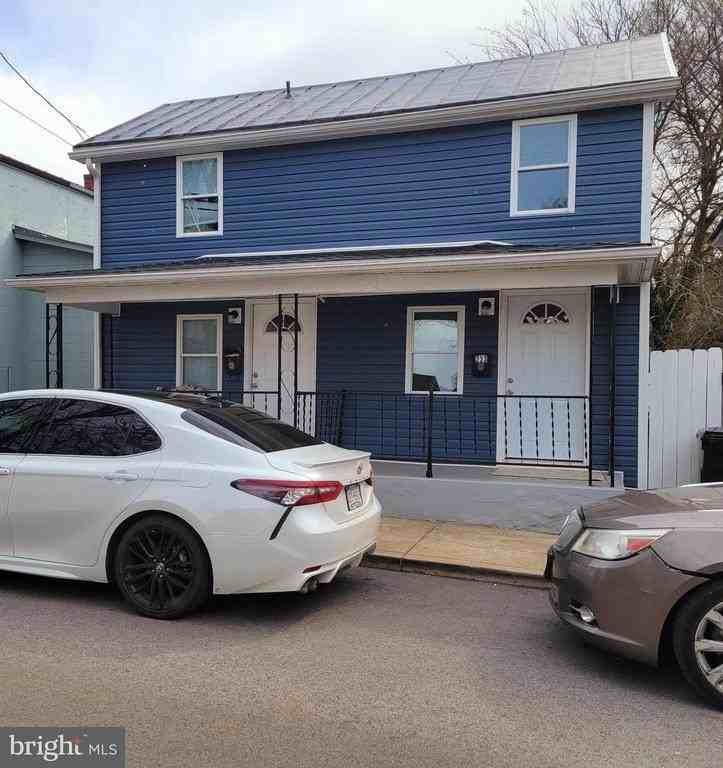 233 Kern St - Photo 2 of 12