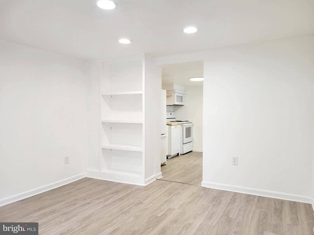 233 Kern St - Photo 3 of 12