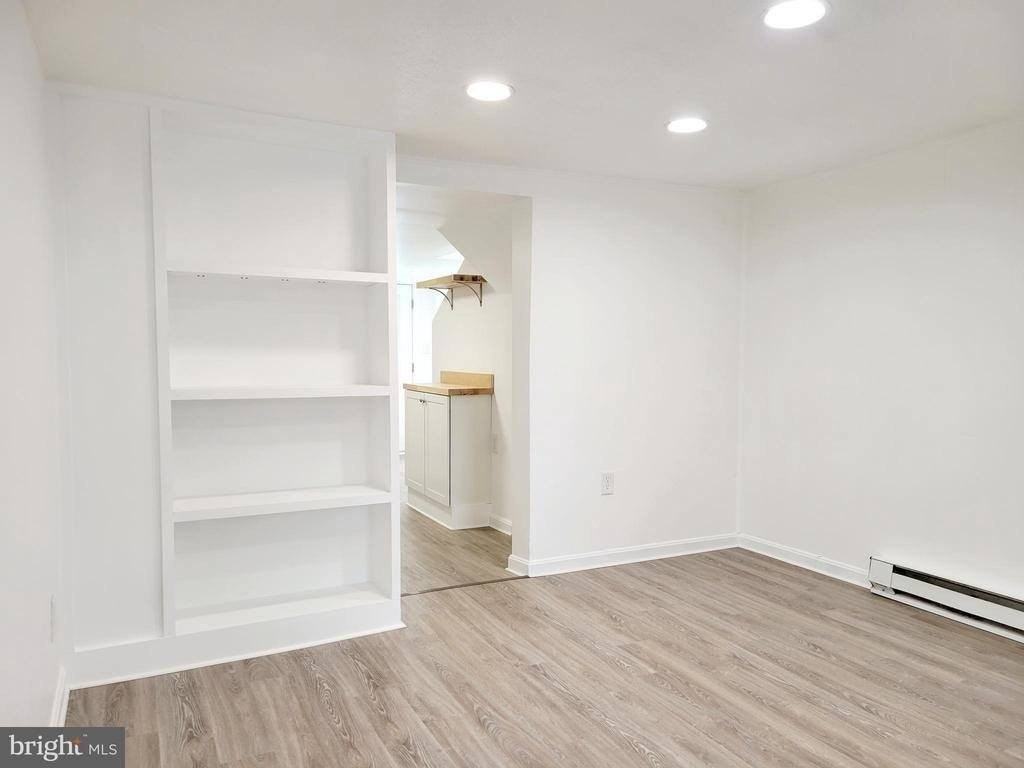 233 Kern St - Photo 4 of 12