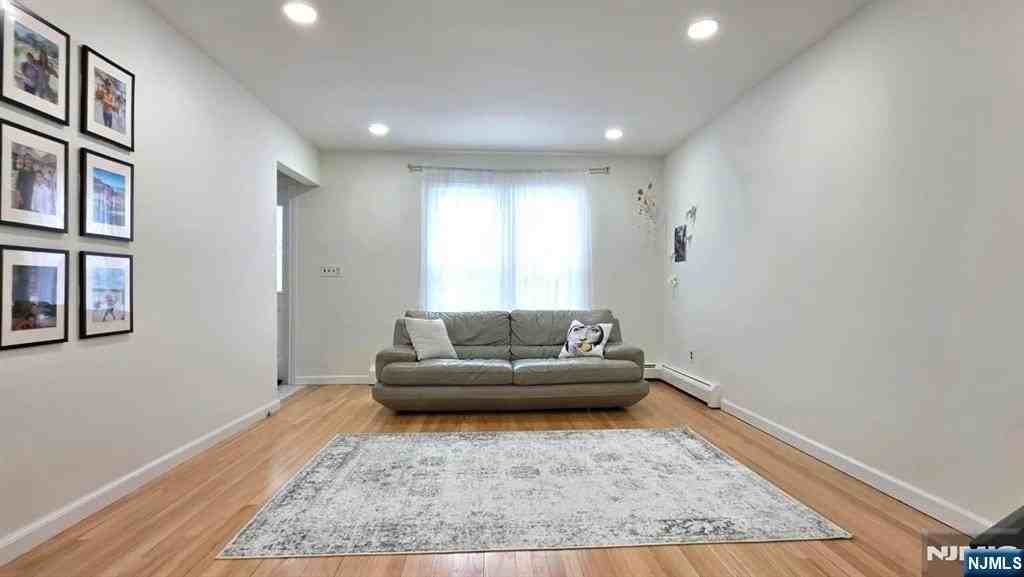 40 Hackensack Ave - Photo 3 of 6