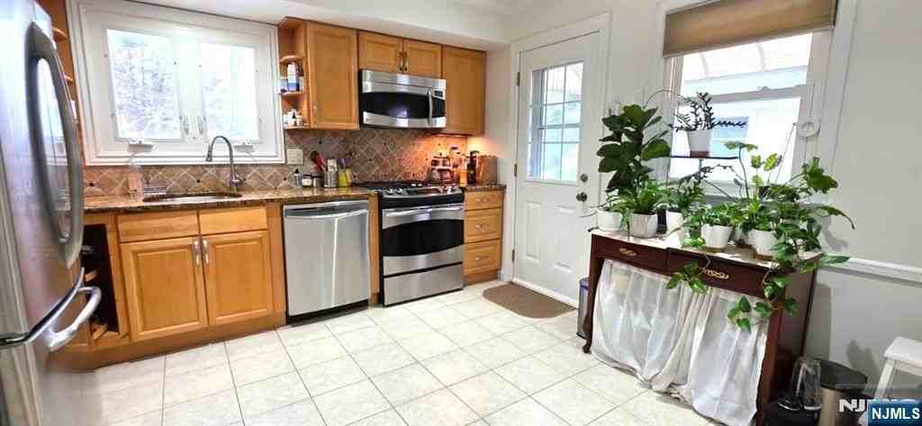 40 Hackensack Ave - Photo 5 of 6