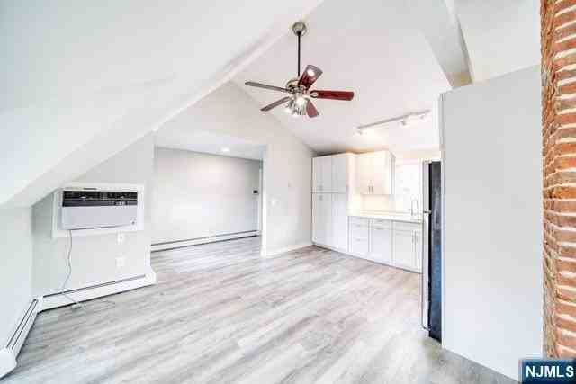 334 S Broad St - Photo 4 of 9