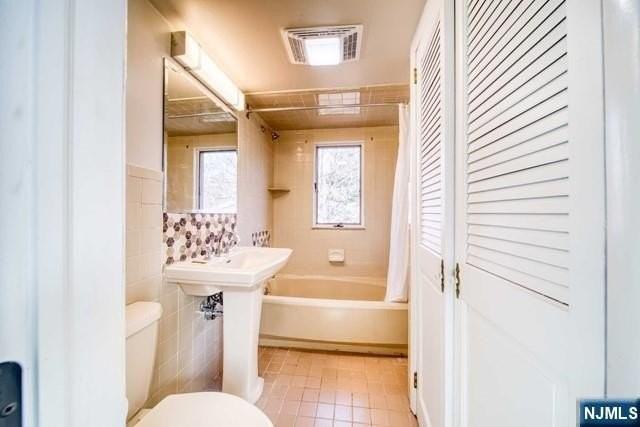 334 S Broad St - Photo 7 of 9