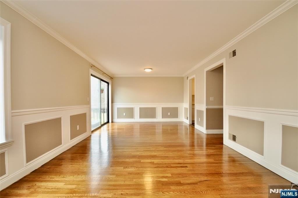 38 Holiday Ct - Photo 2 of 32