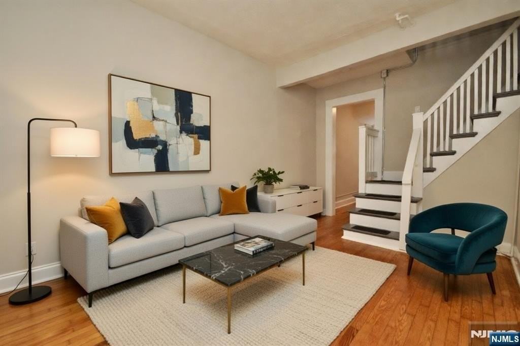 209 Cedar Ln - Photo 4 of 15