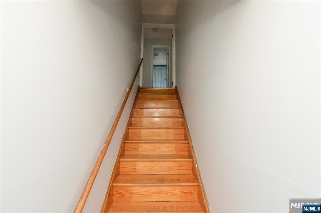 421 Leonhardt Dr 2nd Fl - Photo 2 of 14