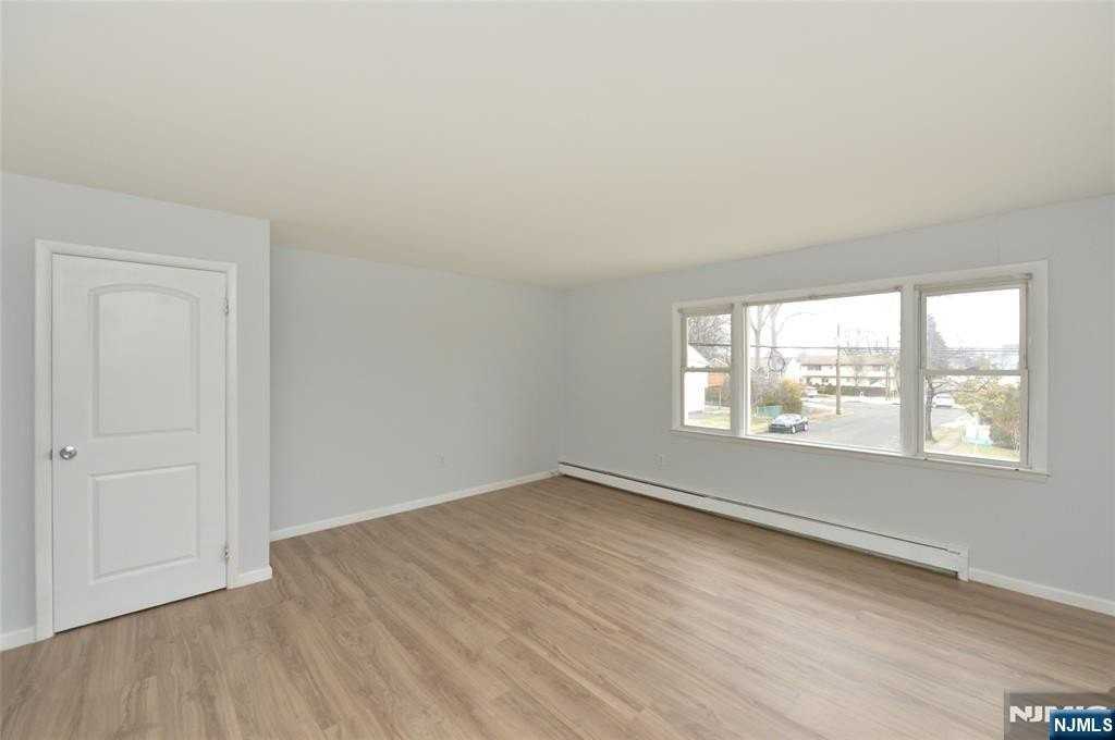 421 Leonhardt Dr 2nd Fl - Photo 4 of 14