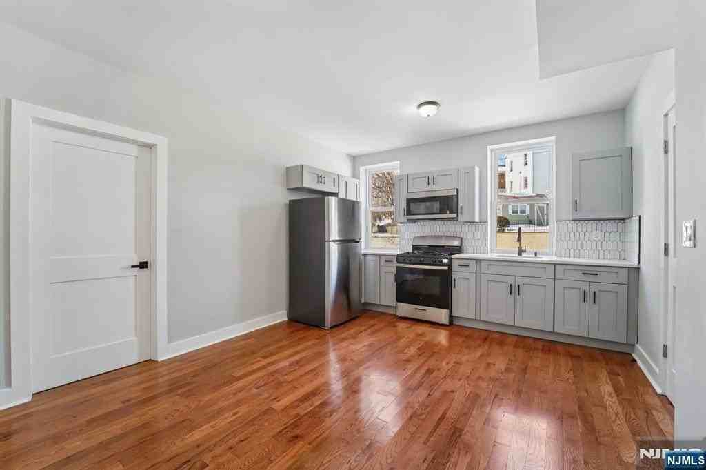 216 Corabelle Ave - Photo 4 of 14