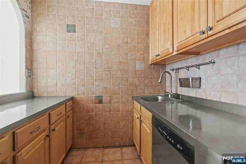 7004 Kennedy Blvd W - Photo 2 of 29