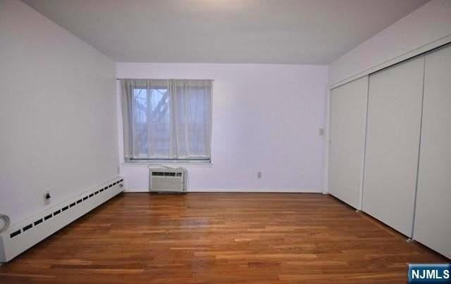 1565 Center Ave Apt 2f - Photo 2 of 13