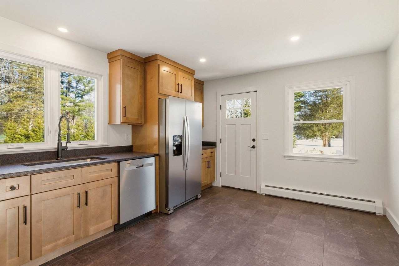 29 Lovell Rd - Photo 5 of 34