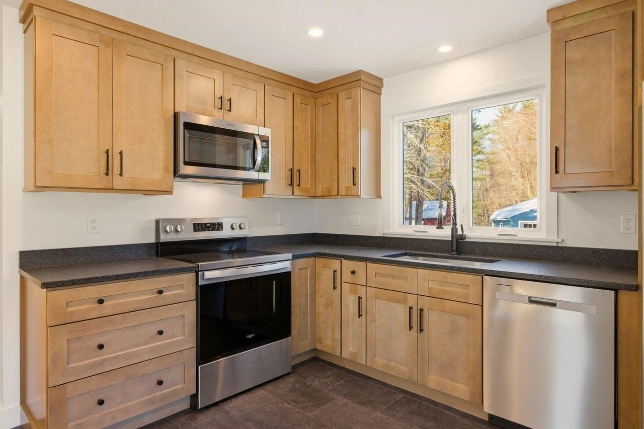 29 Lovell Rd - Photo 7 of 34