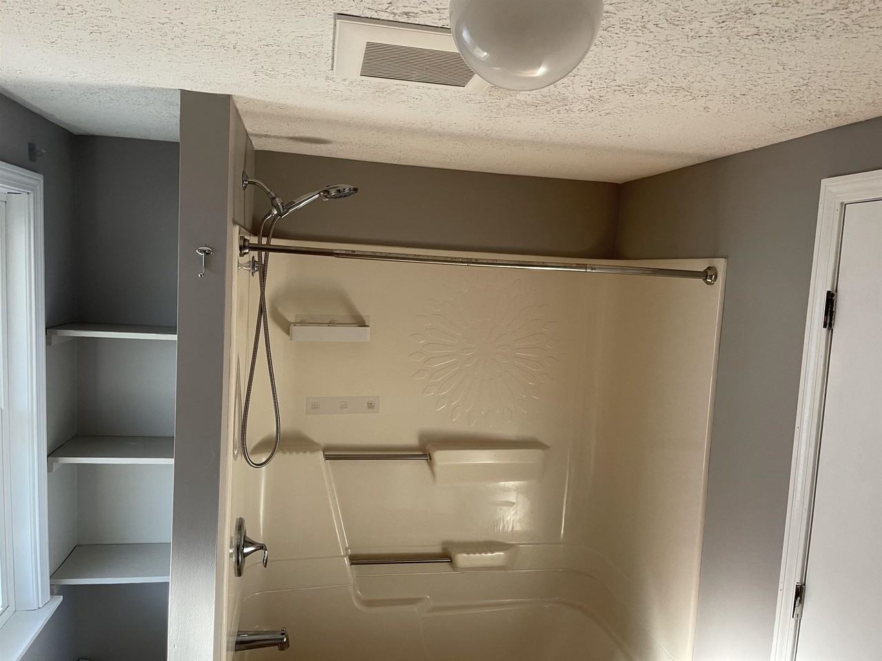 520 Beech St #2L - Photo 2 of 7