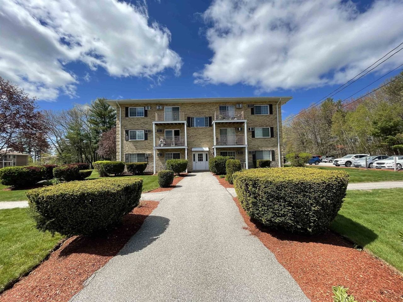 379 Huse Rd #05 - Photo 3 of 40