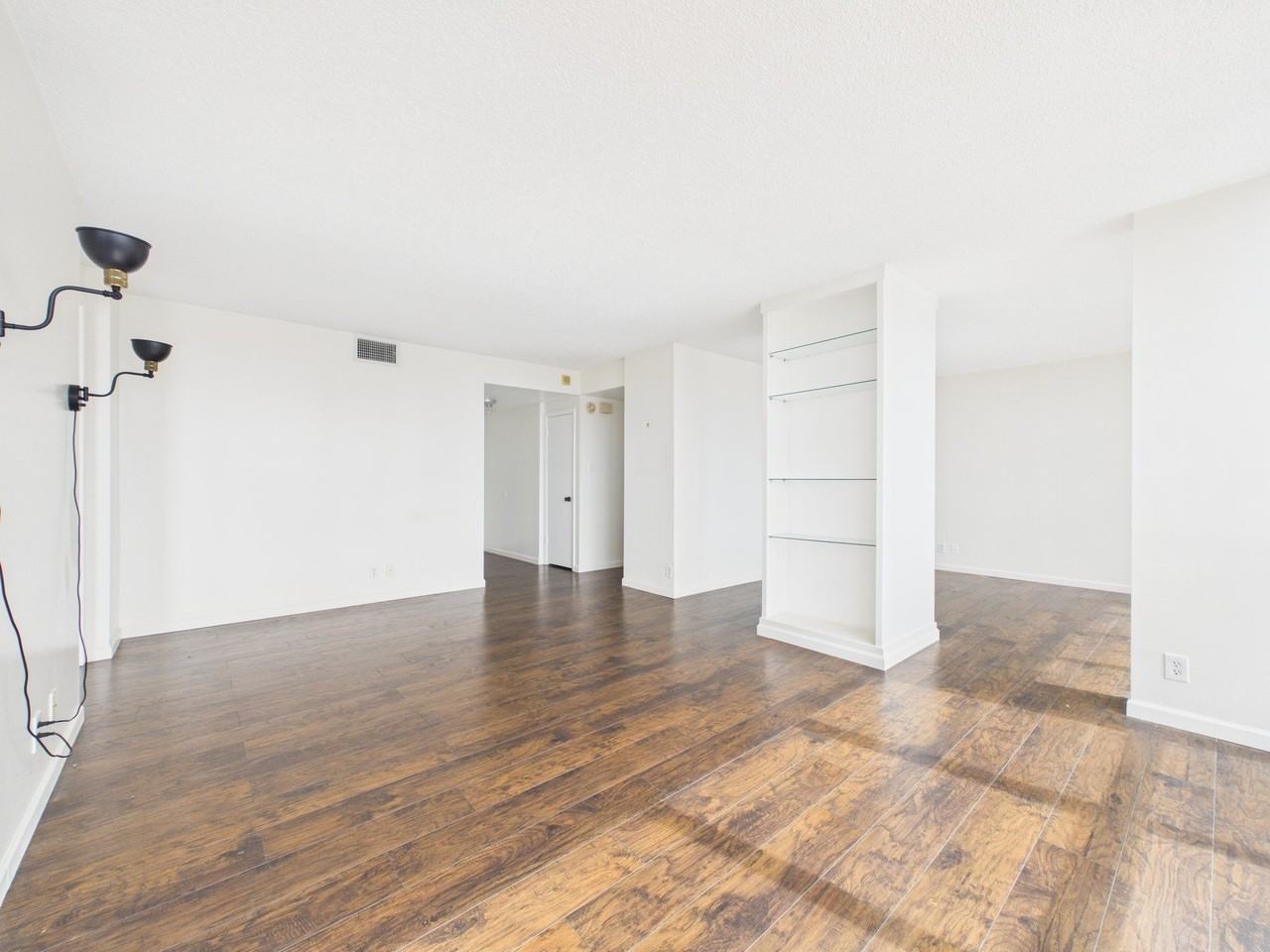 5001 Woodway Dr - Photo 5 of 37