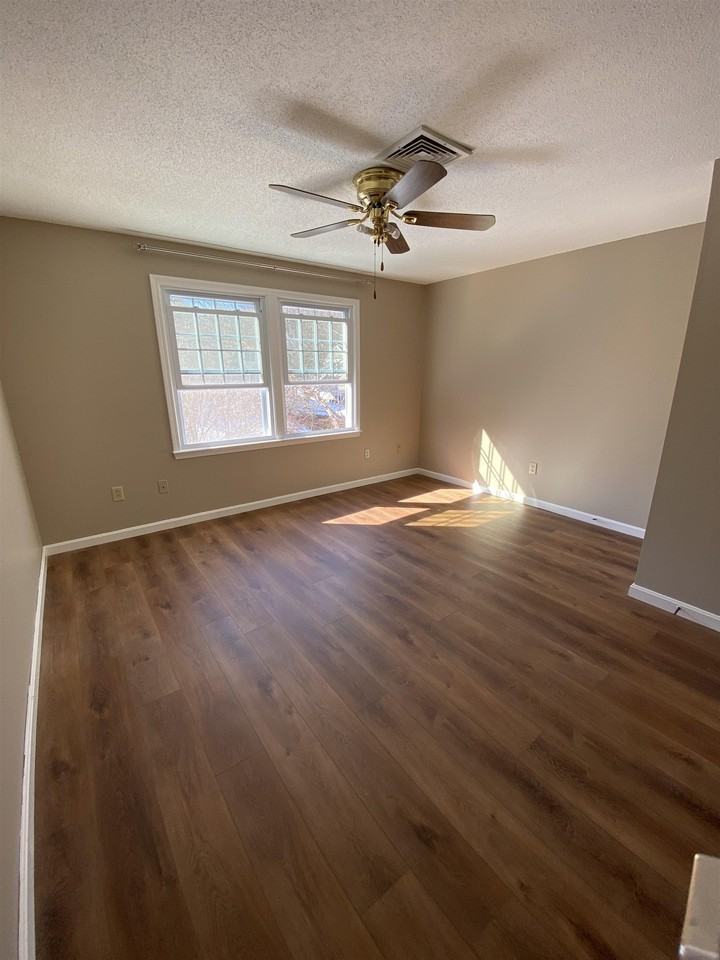 533 Fox Hollow Way - Photo 3 of 9