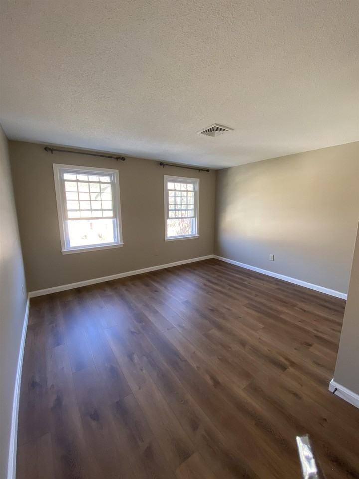 533 Fox Hollow Way - Photo 4 of 9