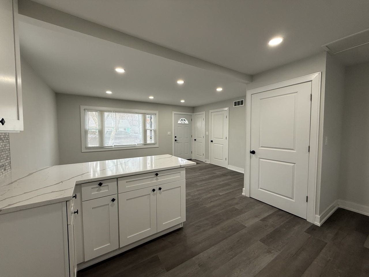 16752 Artesian Ave - Photo 2 of 15