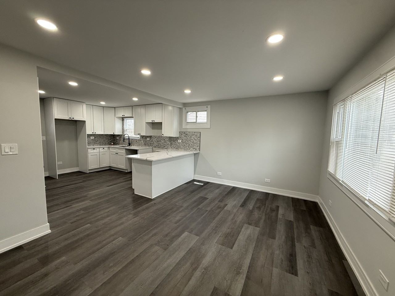 16752 Artesian Ave - Photo 3 of 15