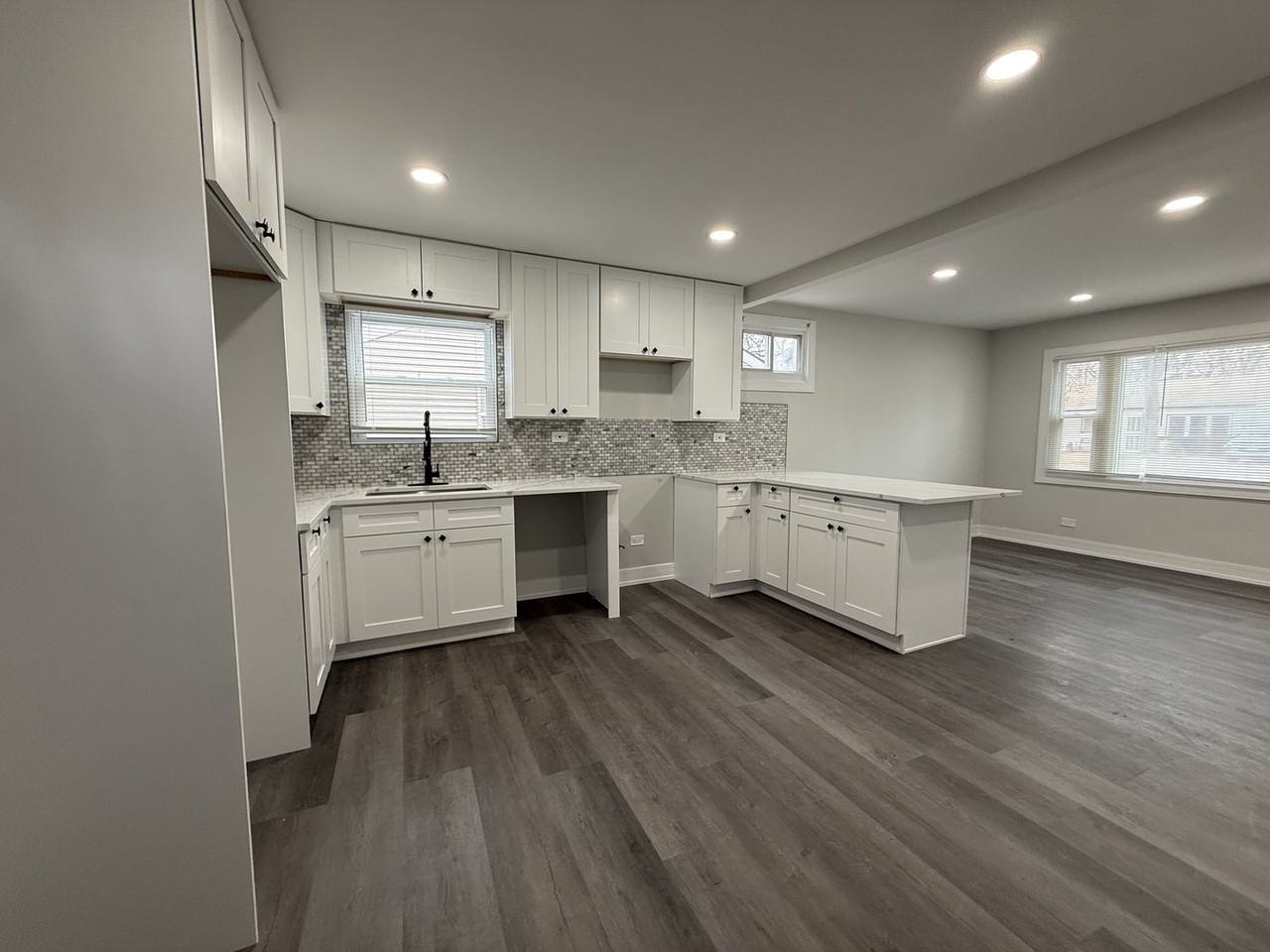 16752 Artesian Ave - Photo 4 of 15