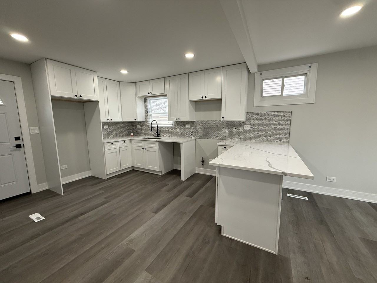 16752 Artesian Ave - Photo 5 of 15