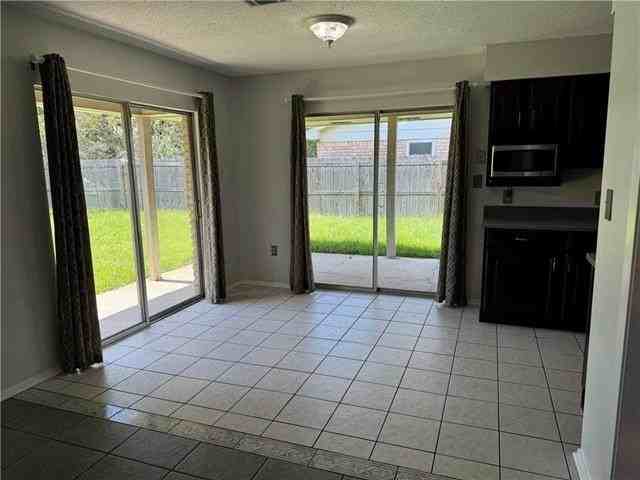 215 Scott Dr - Photo 5 of 22